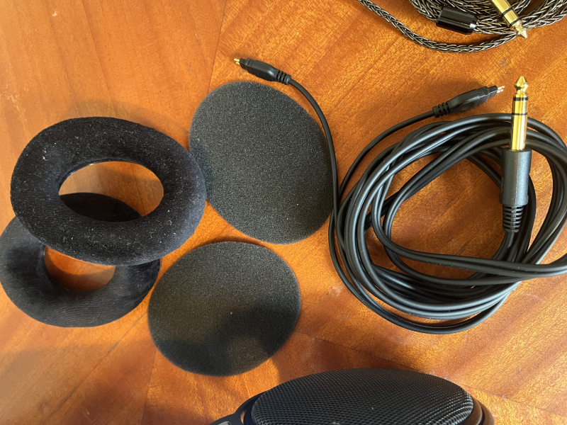 Sennheiser HD650 inkl zmf-kuddar och bättre kabel.
