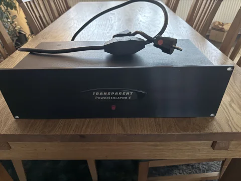 Transparent PowerIsolator 4 med Transparent powerlink s...