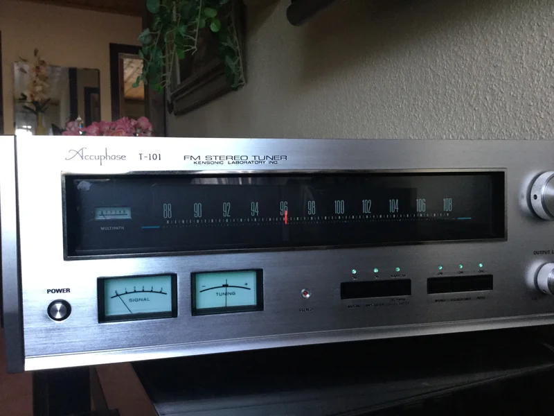Accuphase T-101 radiodel - Kuva 1 / 4