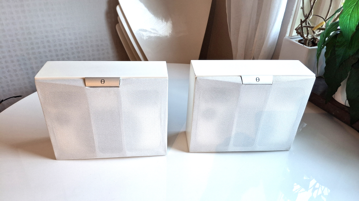 Audiovector K-X high-end vägghögtalare