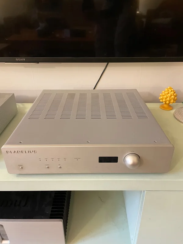 Bladelius Tyr - Bild 1 av 1