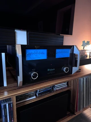 Mcintosh C2300 forforsterker sammen med MC452 effekt