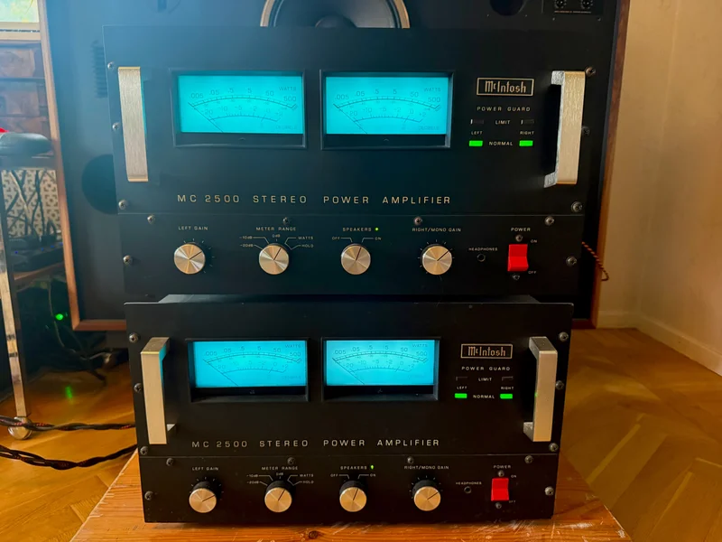 McIntosh MC2500 2st  - Bild 1 av 6