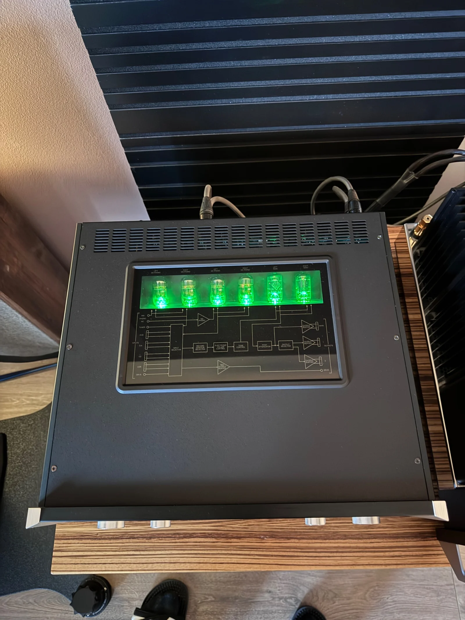 Mcintosh C2300 forforsterker sammen med MC452 effekt - Bild 7 av 10