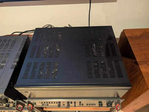 NAD C275BEE Kraftfullt slutsteg p&aring; 600W dynamiskt!