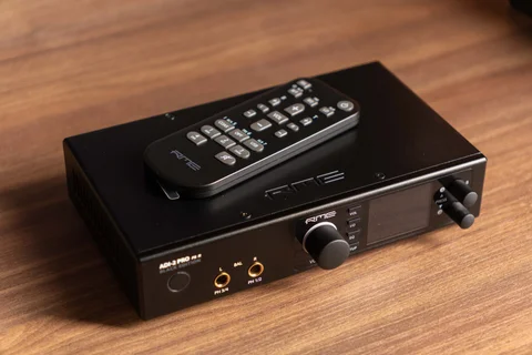 RME ADI-2 Pro FS R Black Edition – Skick som ny, alla t...