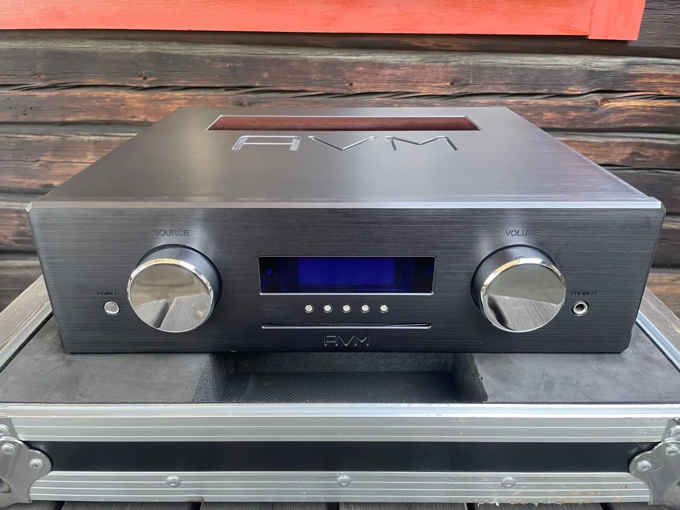 AVM Ovation CS 8.3 – CD/DAC/FM/Förstärkare, rörhybrid – komplett med flightcase