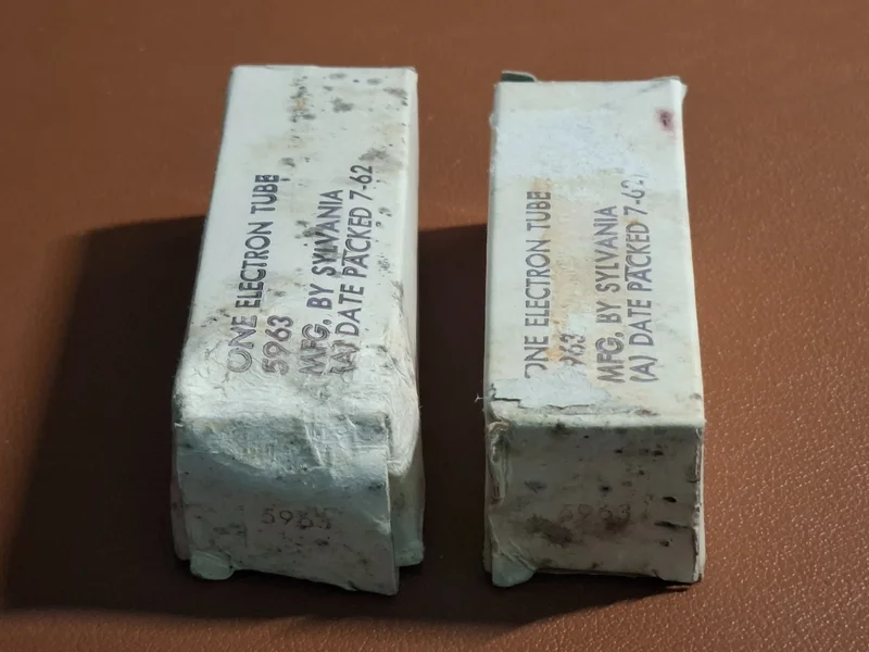Sylvania 5963 / ECC82 / 12AU7 – Äkta NOS – Matchat par – Tillverkade 1962 Sylvania 5963 / ECC82 / 12AU7 – Äkta NOS – Matchat par – Tillverkade 1962 - Bild 1 av 8