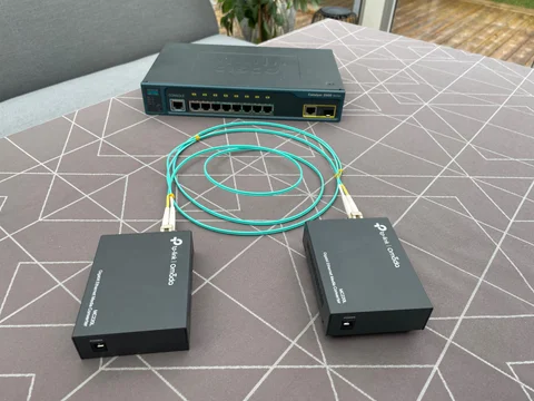 Cisco Catalyst 2960 N&auml;tverksswitch + Tp-Link MC220L + SFP modul/kablar