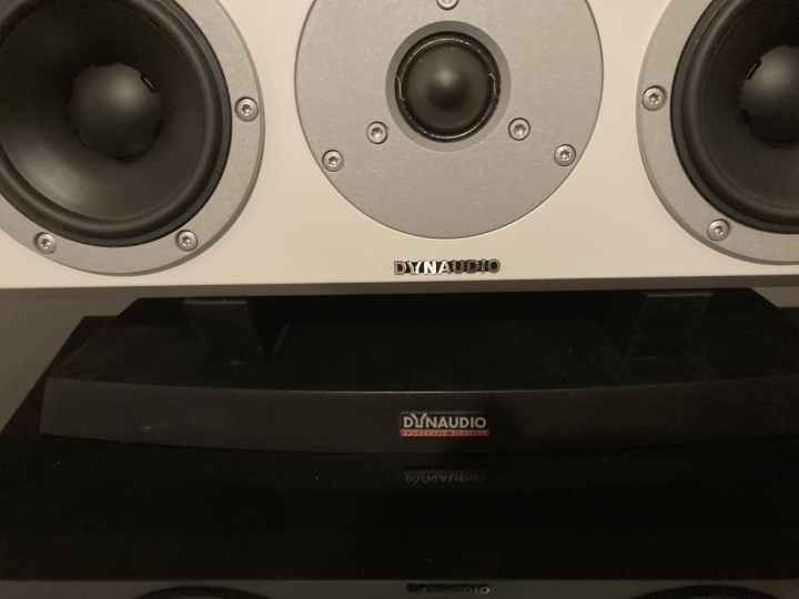 Dynaudio x24 Center