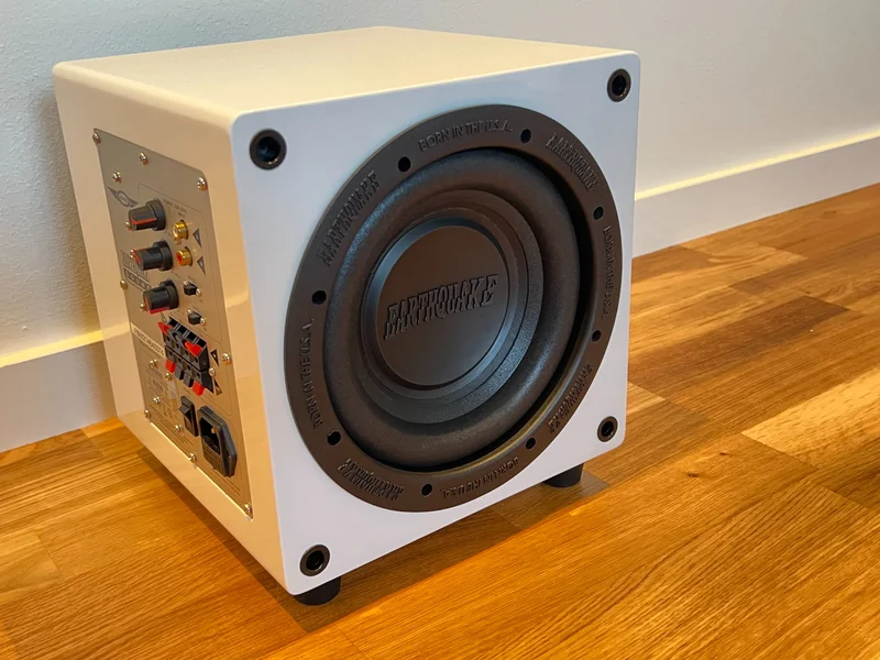 Superkompakt Sub, Earthquake MiniMe P8W V2 - Bild 1 av 5