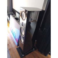 Magnat signature 909
