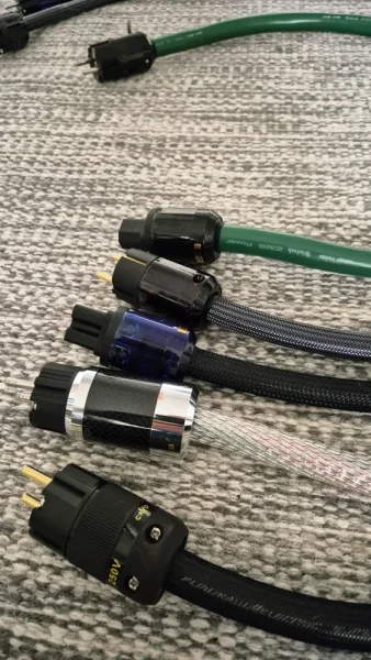 Str&ouml;mkablar  - Bild 1 av 1