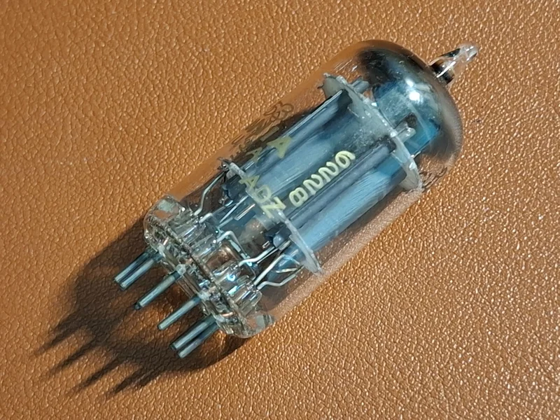Sylvania 5963 / ECC82 / 12AU7 – Äkta NOS – Matchat par – Tillverkade 1962 Sylvania 5963 / ECC82 / 12AU7 – Äkta NOS – Matchat par – Tillverkade 1962 - Bild 6 av 8