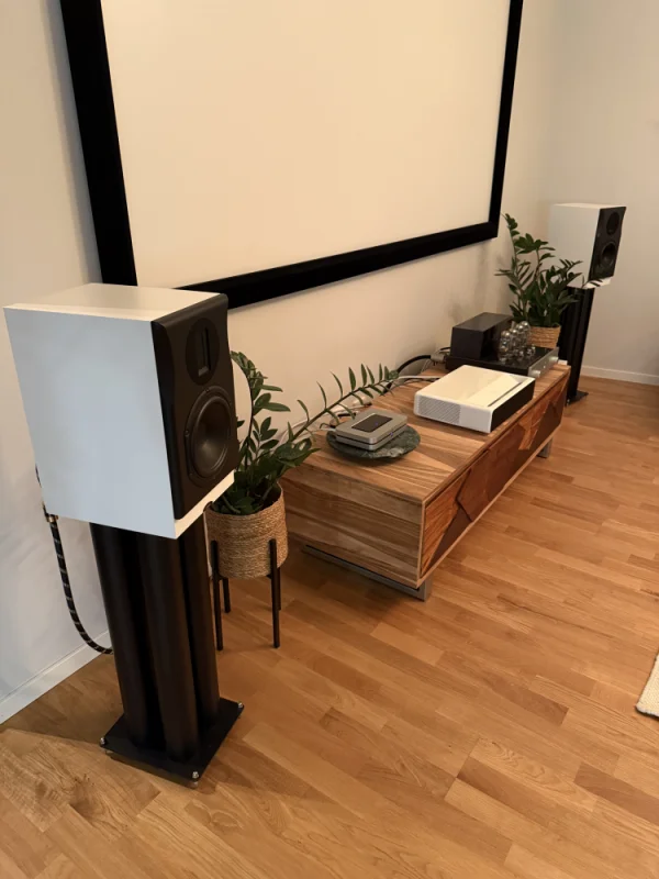 Neat Acoustics Majistra + Custom Design RS-304 - Bild 2 av 2
