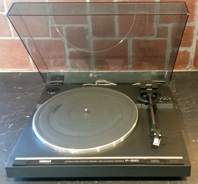 Yamaha skivspelare P-220 - Bild 1 av 2