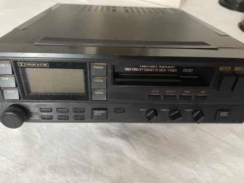 Bilstereo med kassettbandspelare