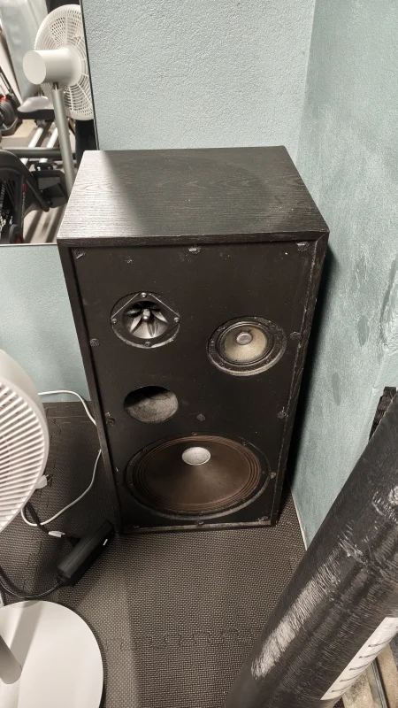 Hemmabyggda h&ouml;gtalare plus kompakt f&ouml;rst&auml;rkare  - Bild 2 av 3