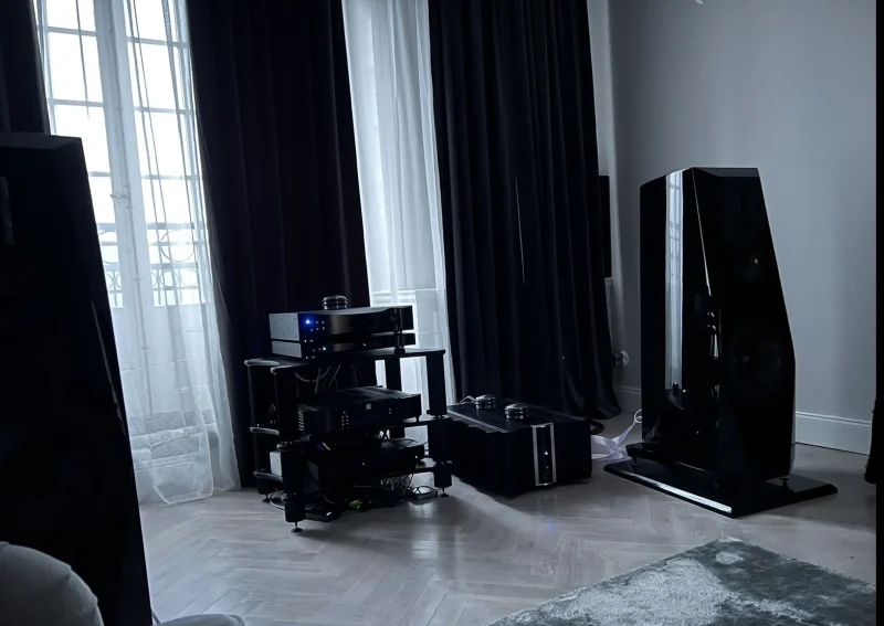 Aurum Cantus V12F Piano Black Edition Aurum Cantus V12F Piano Black Edition - Bild 8 av 8