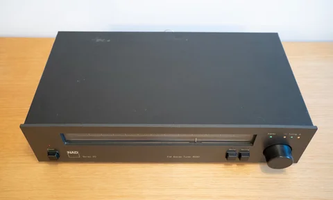 NAD 4020 AM/FM Stereo Tuner (1981-82)