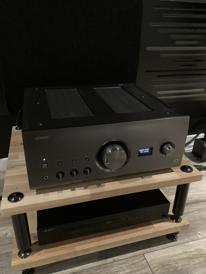 Denon PMA A110 med transparent kablar 