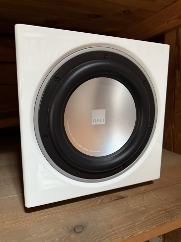 Argon Audio SA1 (vit) + DALI SPEKTOR 2 (vita) + DALI SUB E-9 F (vit)