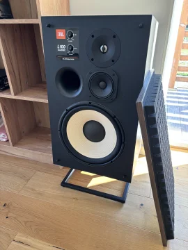 JBL L100 Classic Valn&ouml;t/Svart inkl Stativ JS-120