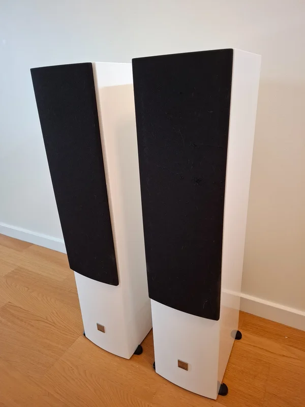 Dali Rubicon 5, Centerh&ouml;gtalare samt REL subwoofer vit pianolack - Billede 2 af 19
