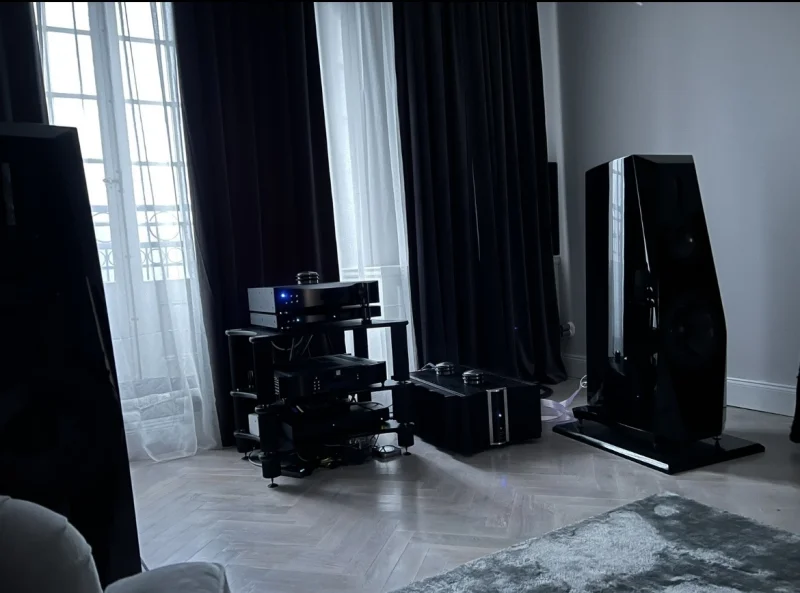 Aurum Cantus V12F Piano Black Edition Aurum Cantus V12F Piano Black Edition - Bild 7 av 8