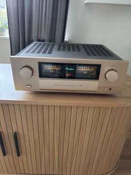 Accuphase e-380