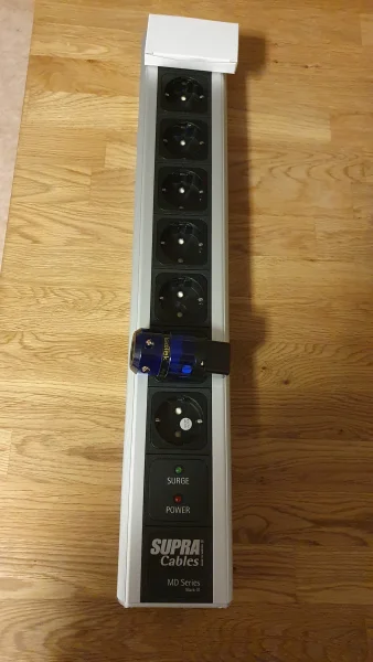 Supra grenuttag och isotek c19 kontakt - Bild 1 av 1