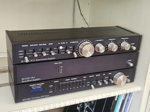 Sentec SC8 (försteg), PA8 (slutsteg) och TU8 (tuner)