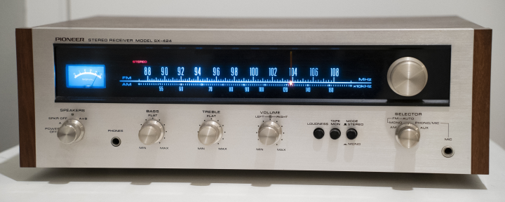 Pioneer SX-424 AM/FM Stereo Receiver (1972-74)