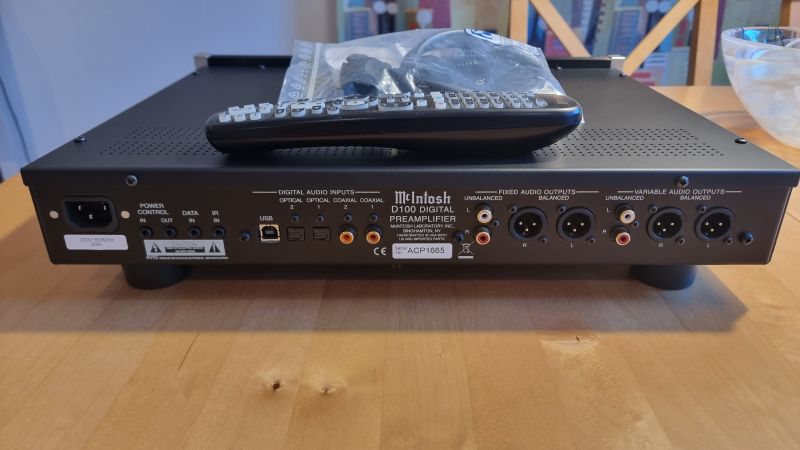 McIntosh D100 Digital preamp av referensklass McIntosh D100 Digital preamp av referensklass - Bild 2 av 2