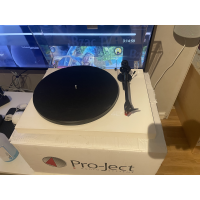 Pro-Ject Debut Carbon DC (Ortofon 2M-RED)