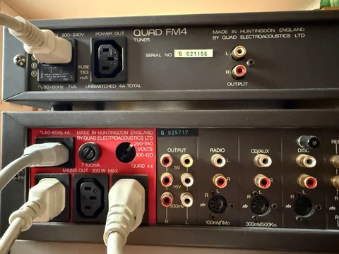 Quad 405-2 slutsteg, 44 control unit samt FM4 radio