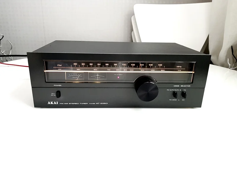AKAI AT 2250 Analog Stereotuner - Bild 1 av 11