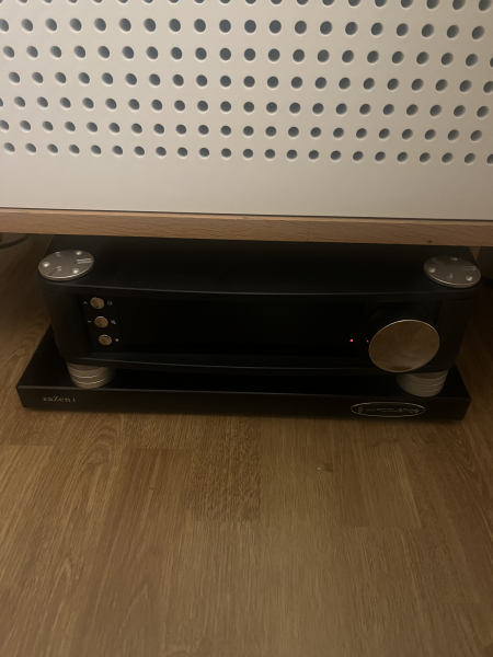 Aavik I-180 integrerad förstärkare - Bild 1 av 1