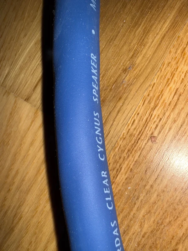 QLN Prestige Three och h&ouml;gtalarkabel Cardas Cygnus  - Bild 4 av 5
