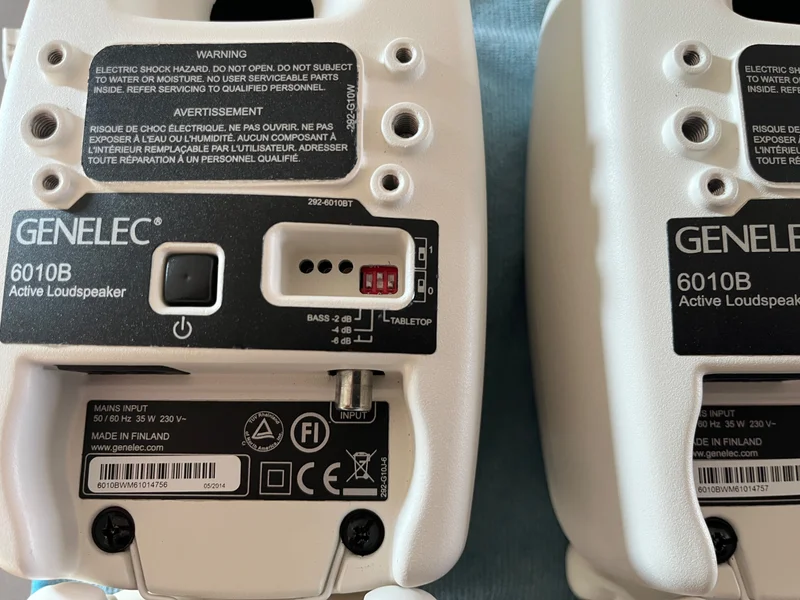 Genelec 6010B &ndash; vitt par i fint skick - Bild 7 av 8