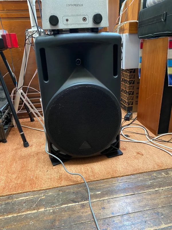 Behringer/Intelligent Sound Behringer/Intelligent Sound - Image 1 of 5