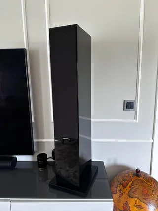 Bowers & Wilkins 704 s2