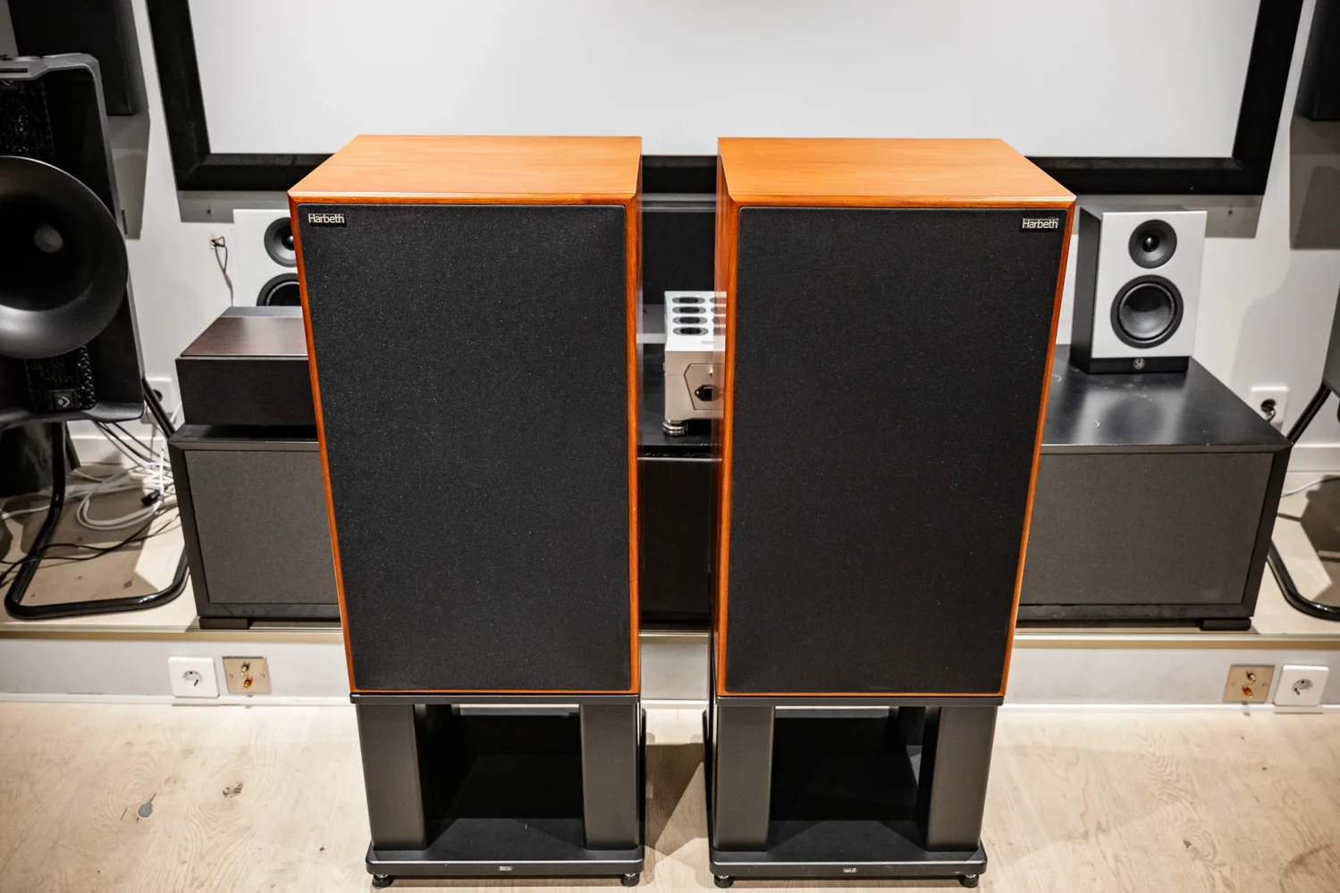 Begagnad Harbeth Monitor 40.1 Ink Stativ Begagnad Harbeth Monitor 40.1 Ink Stativ - Bild 4 av 5