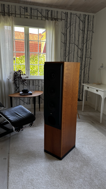 KEF Reference Model Four-Two high end högtalare