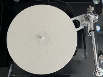 Rega NAIA - almost new
