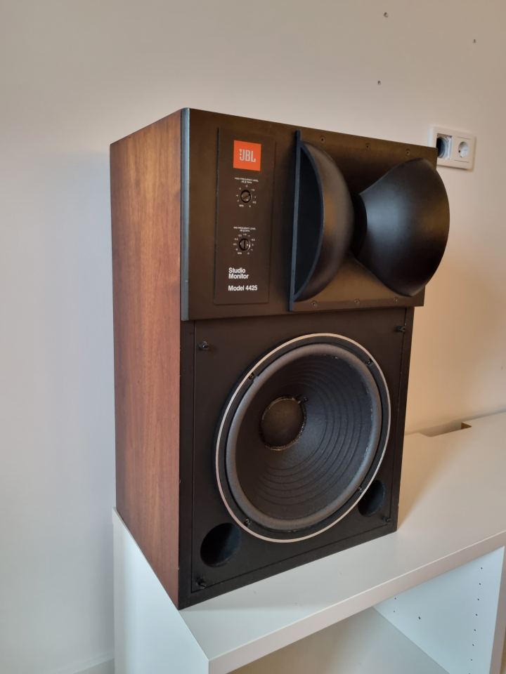 JBL 4425