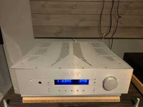 BAT VK-3500 Integrated hybrid 