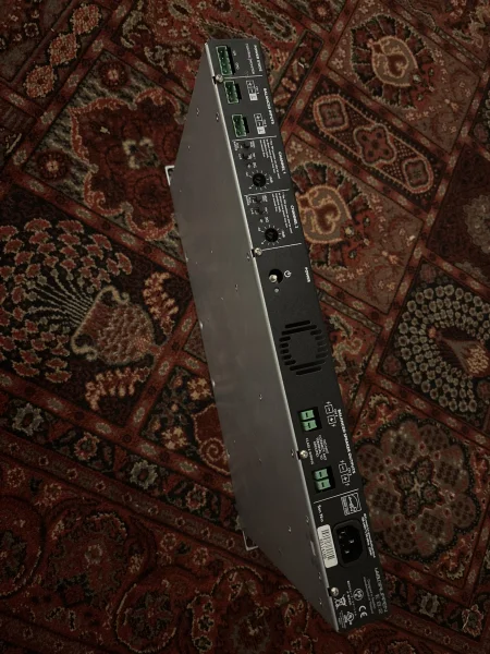 Defekt LAB.GRUPPEN E 8:2 Defekt LAB.GRUPPEN E 8:2 - Bild 2 av 2