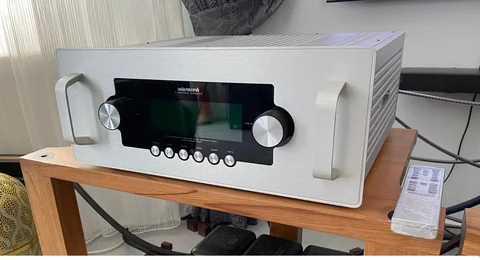 Audio Research REF6 Pre-amplifier (Almost new)