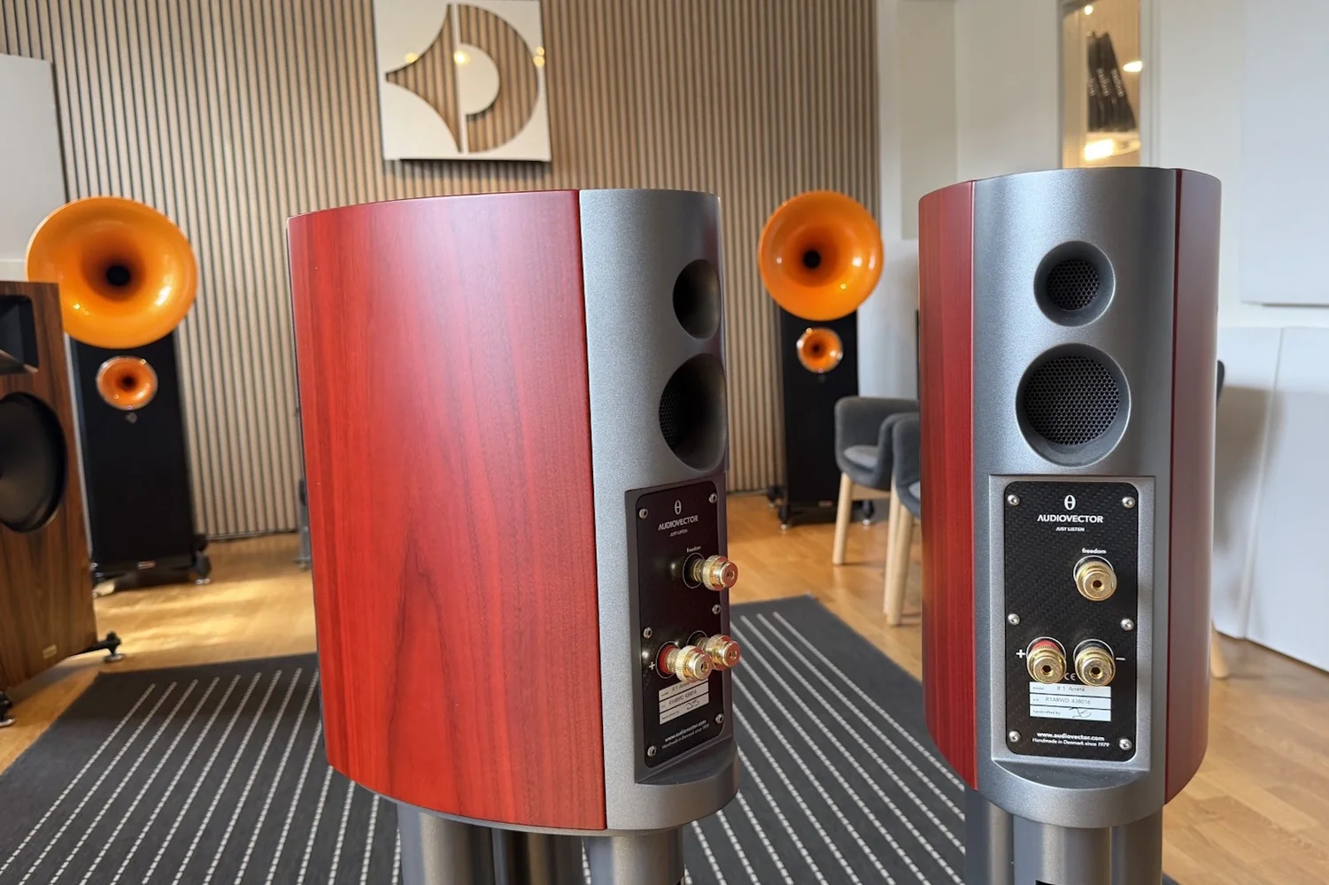 Audiovector R 1 Arreté + stativ + freedom grounding - Beg